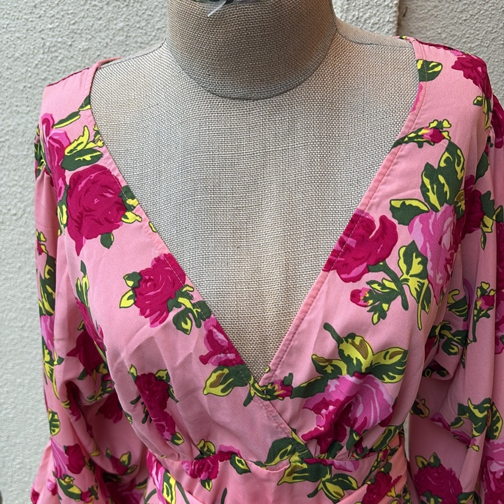 Vintage Betsey Johnson beautiful floral ‘80’s blouse w/ wrapped around tie. - Picture 4 of 13